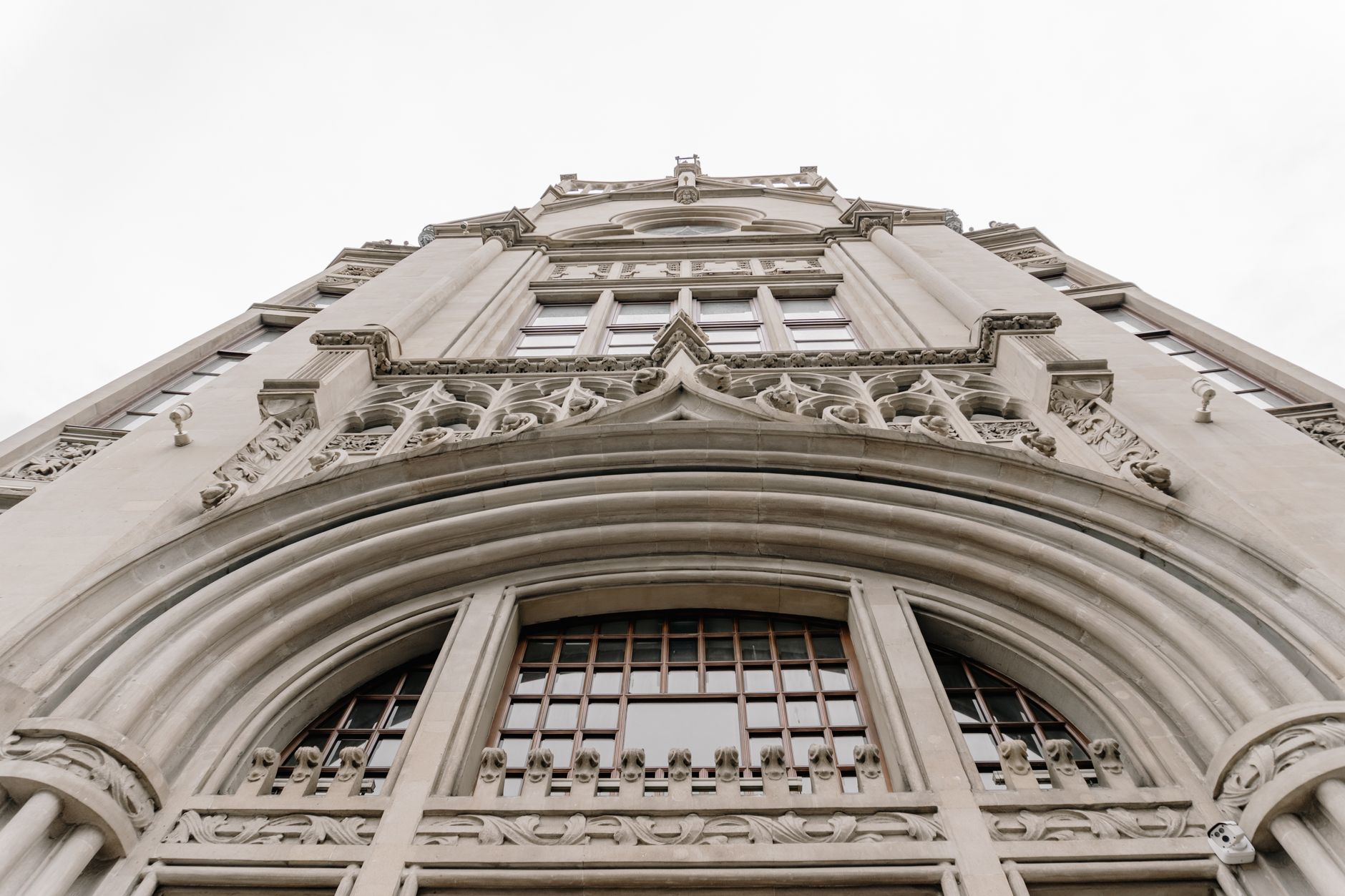 Exterior of a municipal government building representing bond-issuing local authorities