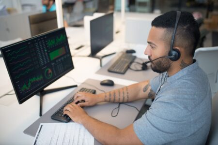 Convertible Bond Arbitrage Quietly Regains Favor Among Hedge Funds Traders working at desks in a busy financial trading environment